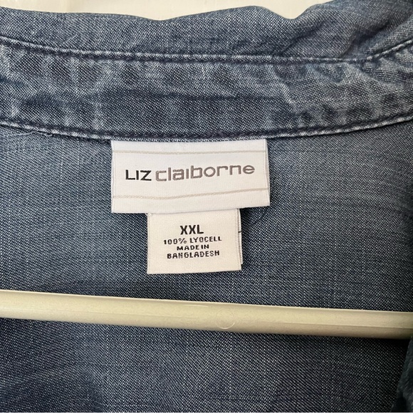 Liz Claiborne Chambray 100% lyocell button down shirt - Picture 2 of 5